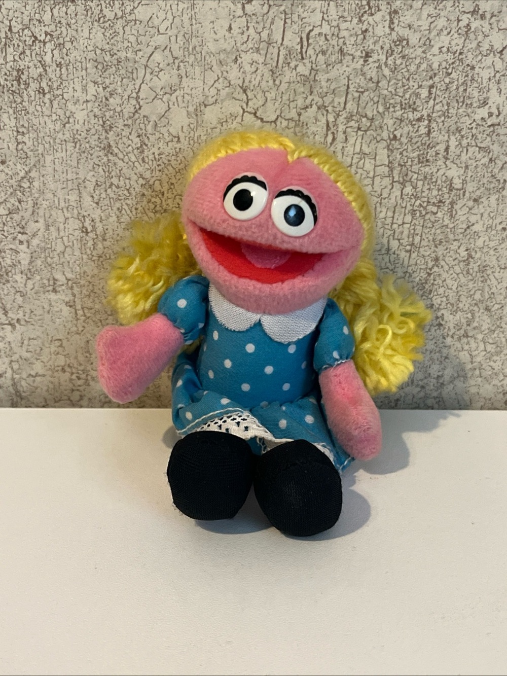Sesame Street Plush 6" Betty Lou Blond Hair Polka Dot Dress-2004 Gund # 75871